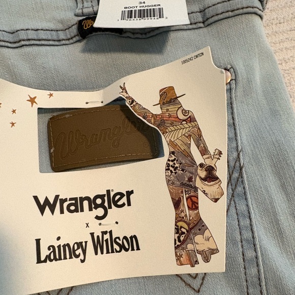 NEW 34 Wrangler x Lainey Wilson® Ladies' Boot Hugger Jeans in Bleach - Picture 4 of 4